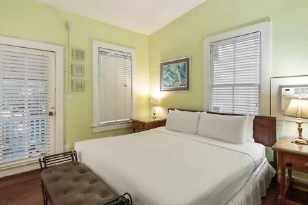Curry House - Pool, King Bed & Balcony! Room 7 Key West Exterior photo