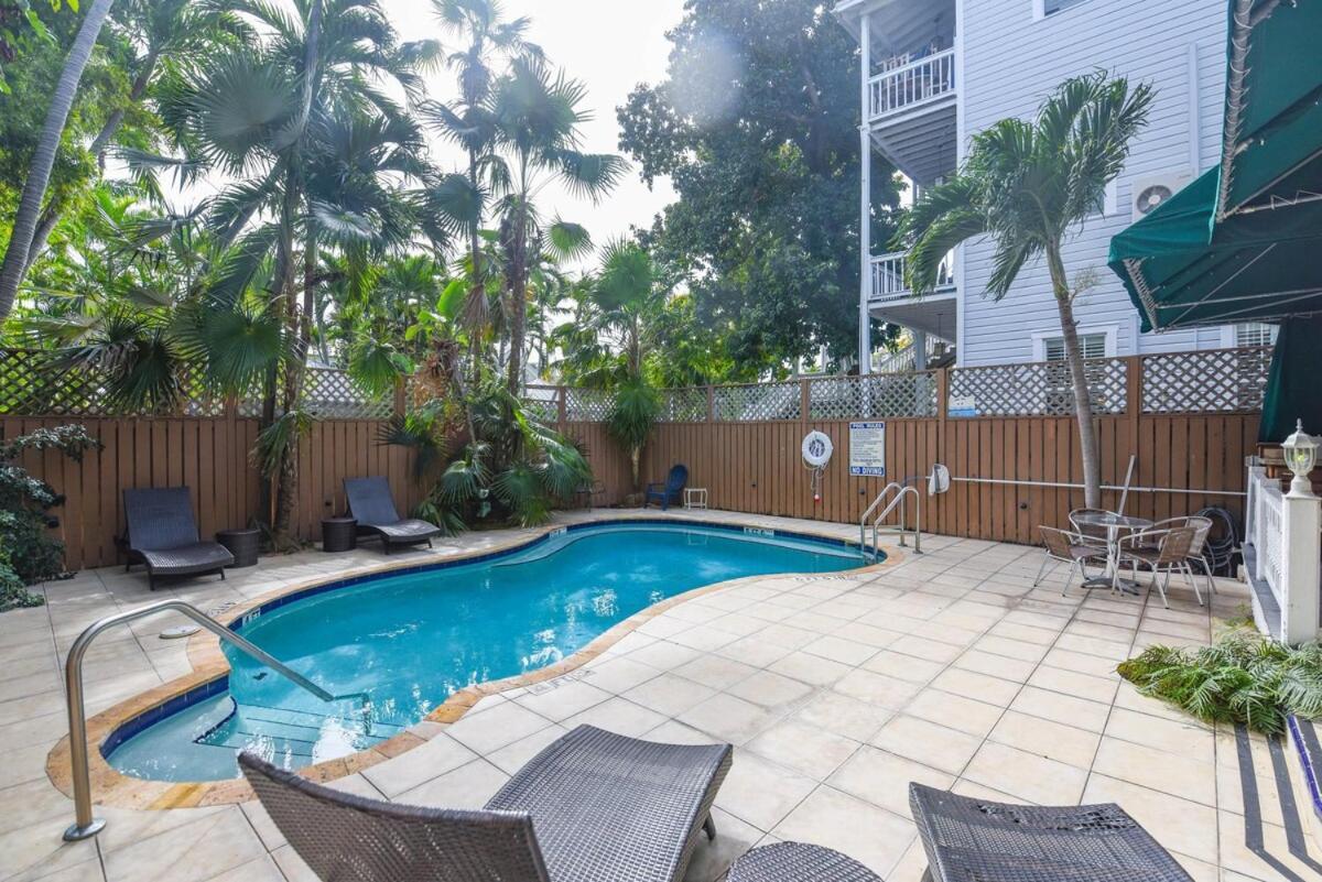 Curry House - Pool, King Bed & Balcony! Room 7 Key West Exterior photo