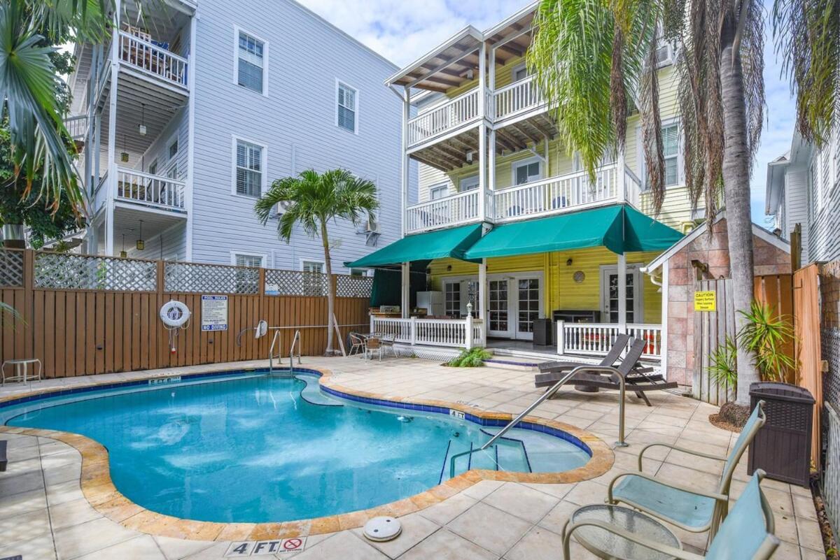 Curry House - Pool, King Bed & Balcony! Room 7 Key West Exterior photo