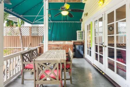 Curry House - Pool, King Bed & Balcony! Room 7 Key West Exterior photo